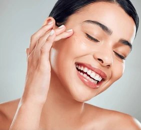 Vitamin C Serum Dubai: The Secret to Radiant, Sun-Protected Skin